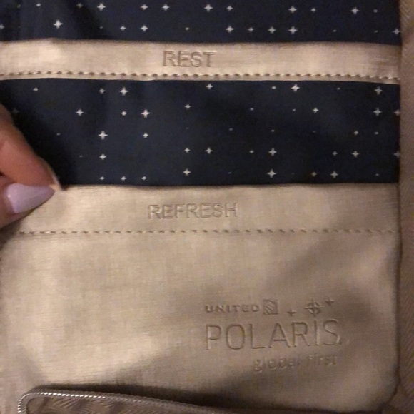 United Airlines Polaris Global First Amenity Kit Travel Case Bag Sleep Relax - Picture 6 of 8